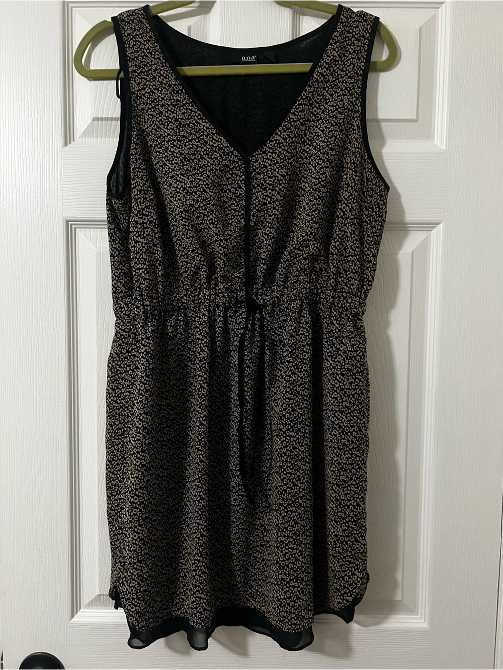 a.n.a Women’s Size 12 Black/Beige Leopard V-Neck Sleeveless Tie dress